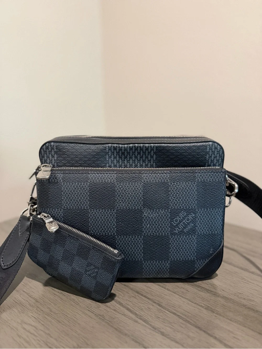 Louis Vuitton compact louis